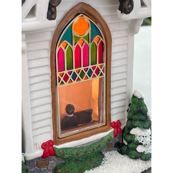 St Nicholas Square Country Chapel 2005 Lighted Village Christmas Holiday Decor - Picture 2 of 9